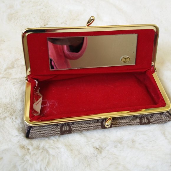 Mirror Kiss-Close makeup pouch - Picture 2 of 11